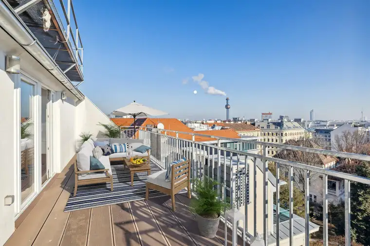 Moderne Penthouse-Wohnung mit freiem Ausblick und Privatsphäre