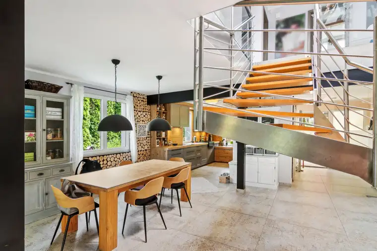 Mehrgenerationenhaus mit Pool, Garten und Einliegerwohnung