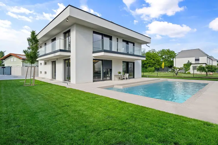 Exklusives Design-Juwel: Hightech-Villa mit Infinity-Pool - Ihr privater Rückzugsort zum Wohlfühlen