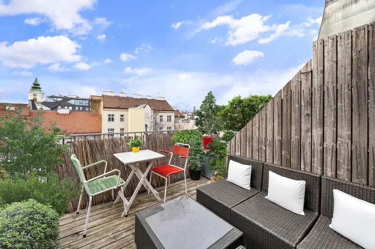 3-Zimmer-Dachgeschoss-Maisonette mit Terrasse in Top-Lage