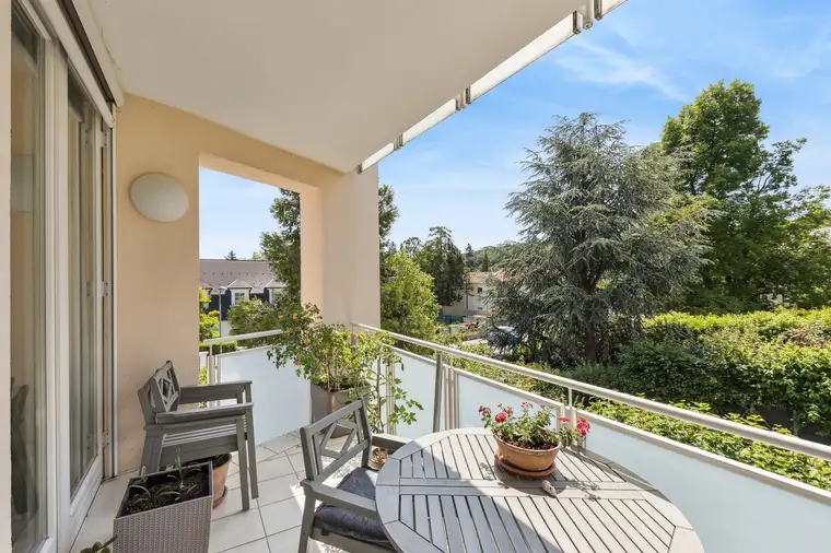 Lichtdurchflutete 4-Zimmer-Wohnung mit Balkon/Loggia in begehrter Lage von Neustift am Walde – Nahe Amerikanische Schule