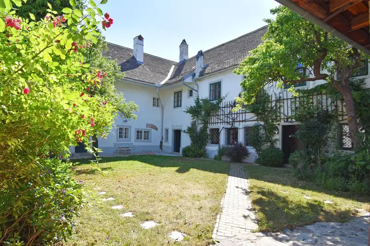 Inmitten des Weinviertels: Zeitzeuge mit Seele – Historisches Posthaus aus dem 16. Jahrhundert