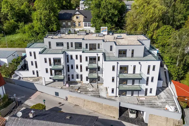 Moderner Erstbezug: Sonnige 4-Zimmer-Wohnung mit Terrasse und Garten