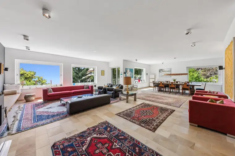 Repräsentative 5-Zimmer-Residenz im Grünen – Terrasse, Pool &amp; Toplage vereint
