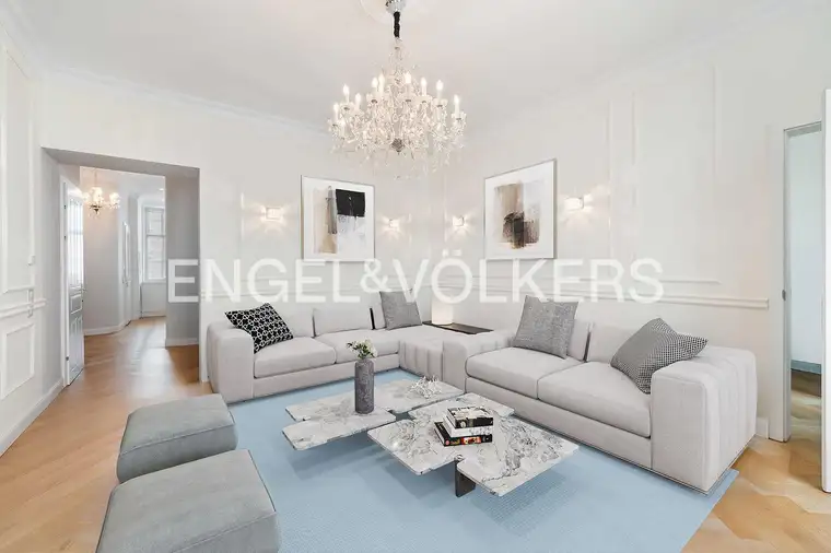 Exklusiv sanierte Altbauwohnung mit 2 Schlafzimmern, 2 Bädern, Stuck, Kaminofen und genehmigtem Balkon in bester Lage