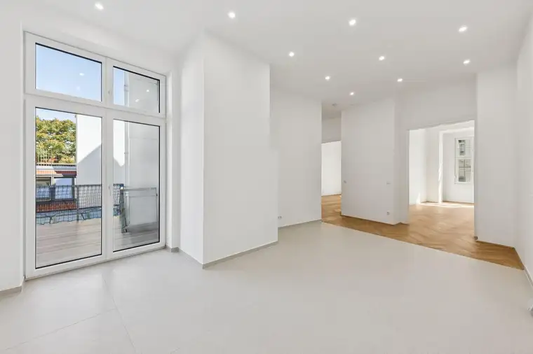 Hochwertig sanierte 4-Zimmer-Wohnung mit Terrasse
