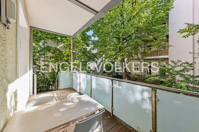 Seltenes Juwel - Familienwohnung mit zusätzlichem Atelier und ca. 300 m² Garten.