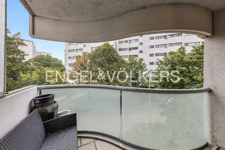 Rudolf-Nurejew-Promenade: Helle 3-Zimmer-Wohnung mit Loggia