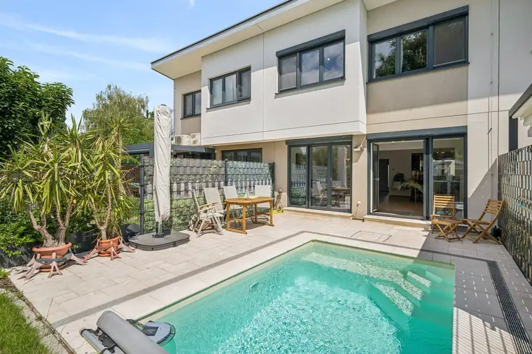 Exklusives Glorit-Haus mit Privatpool &amp; Garten in Wien-Donaustadt