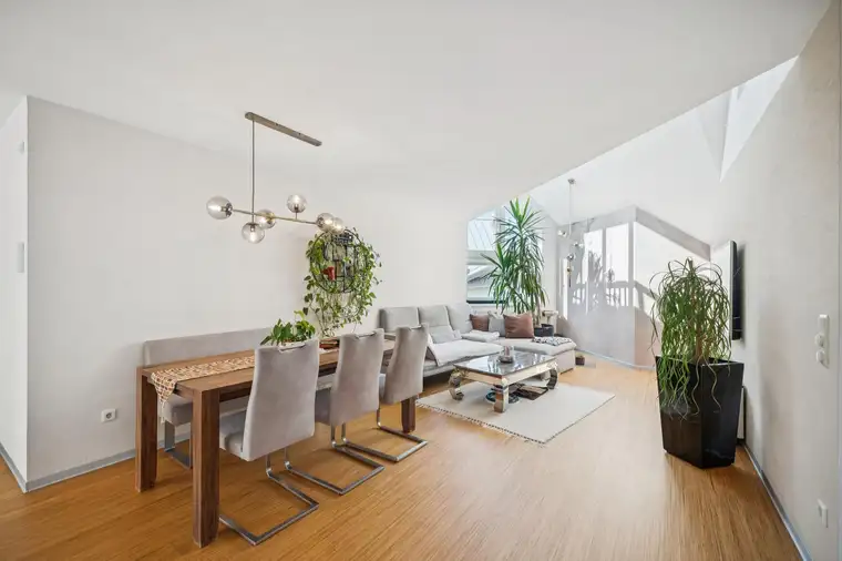 Dachgeschoss-Wohnung mit Galerie | 130 m² auf 3 Ebenen | 2 Terrassen | Pool, Klima &amp; Dampfbad | Ruhelage