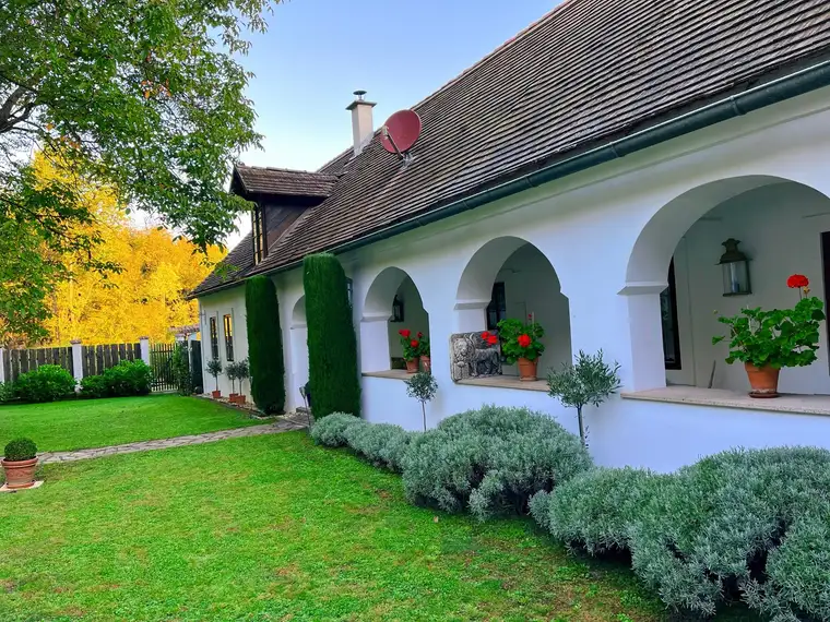 Exquisites Anwesen mit prachtvollem Garten, Badeteich und atemberaubender Naturkulisse