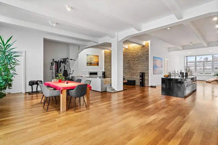 Industrial trifft Wohnkomfort: 232 m² Loft in der Ankerbrotfabrik