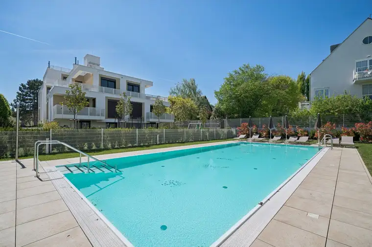 Elegante 2-Zimmer-Wohnung mit Balkon &amp; Pool - Wohnen in begehrter Grünruhelage