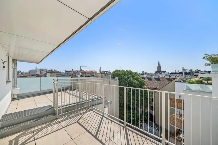 Sonnige Dachgeschosswohnung mit Terrasse und traumhaftem Ausblick