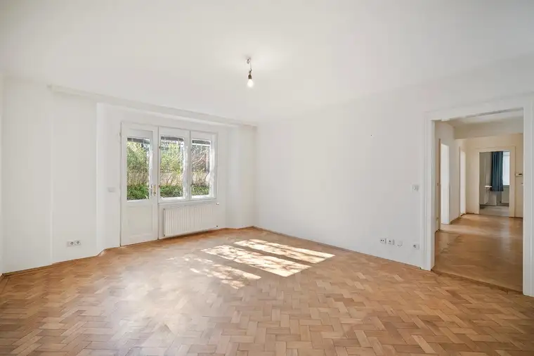 Altbauwohnung zum Sanieren für Profis in Top-Lage