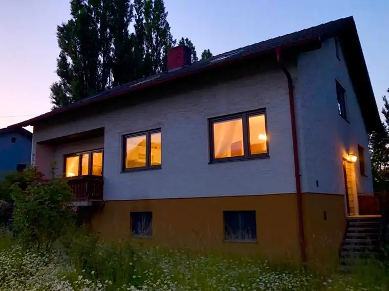 Einfamilienhaus in Groß Siegharts -- Retro-Chic trifft auf Moderne --