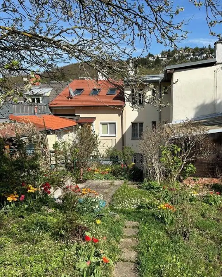 Bezauberndes Familienheim im "Alles blüht im Garten Eden" mit großem Freiraum in erstklassiger Wiener (1140) Lage