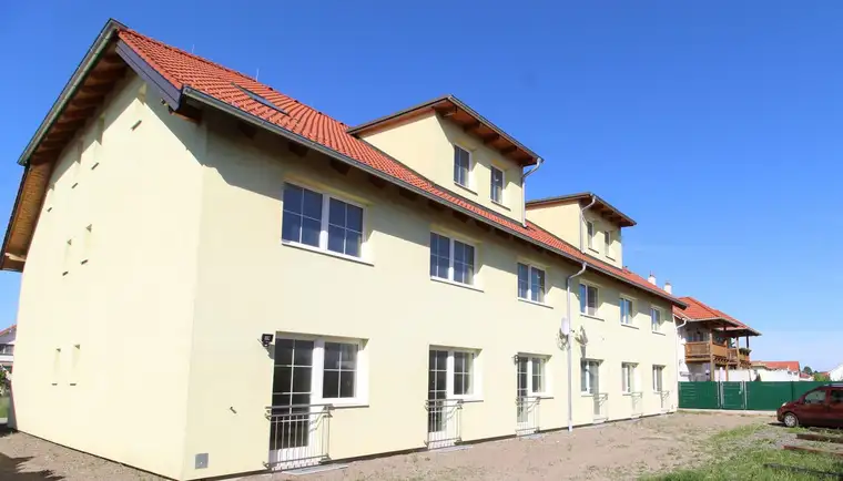 NEUWERTIGE SINGLEWOHNUNG mit FUSSBODENHEIZUNG in GRÜNLAGE
