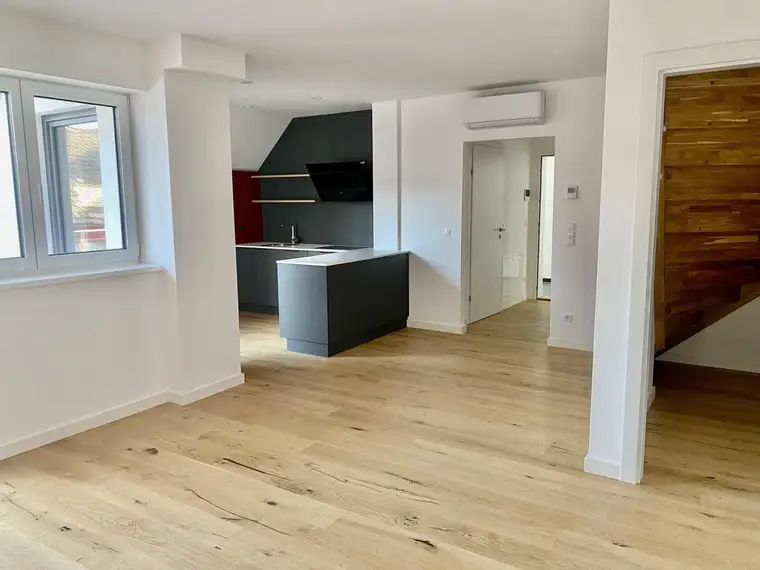SUPERCOOLE DACHGESCHOSS-MAISONETTE mit schöner Terrasse im Fasanviertel