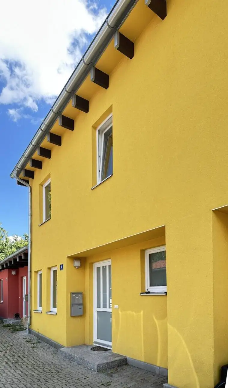 Traumhaftes Reihenhaus mit zwei Wohneinheiten in ruhiger Lage in Stockerau – Ideal für Familien und Anleger!