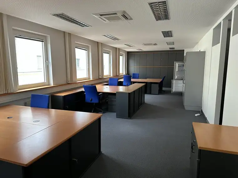 möbliertes und klimatisiertes Büro im Zentrum zu vermieten