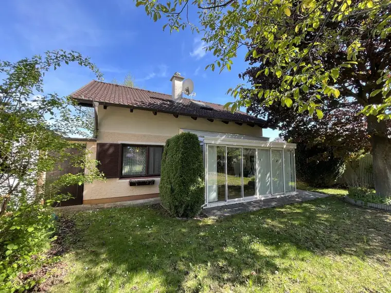 massives Ferienhaus mit Wintergarten und Carport auf Pachtgrund zu verkaufen