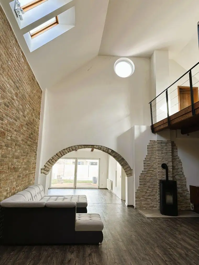 außergewöhnliche Liegenschaft - umgebauter Stadl im loftähnlichen Stil mit Pool zu verkaufen