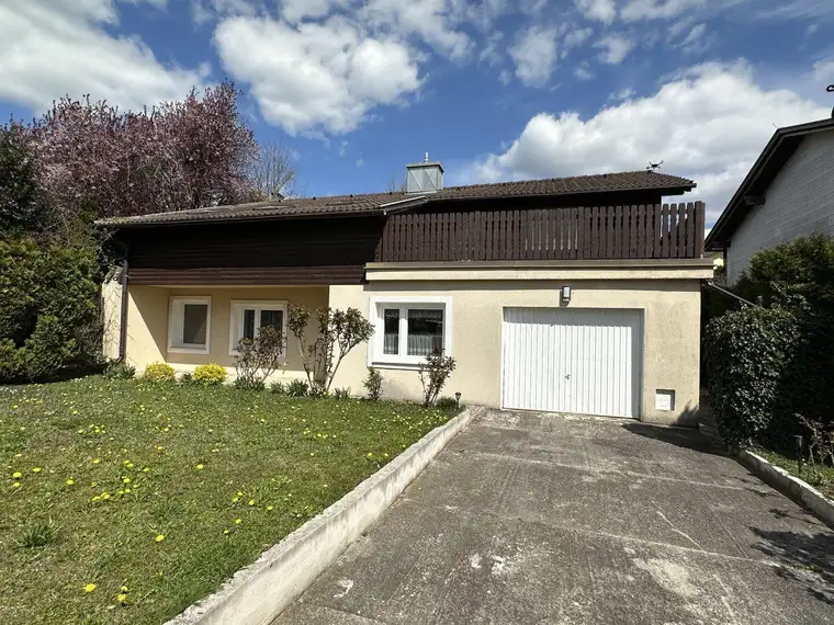 Bungalow mit ausbaufähigem Dachgeschoss und Garage in schöner Lage zu verkaufen