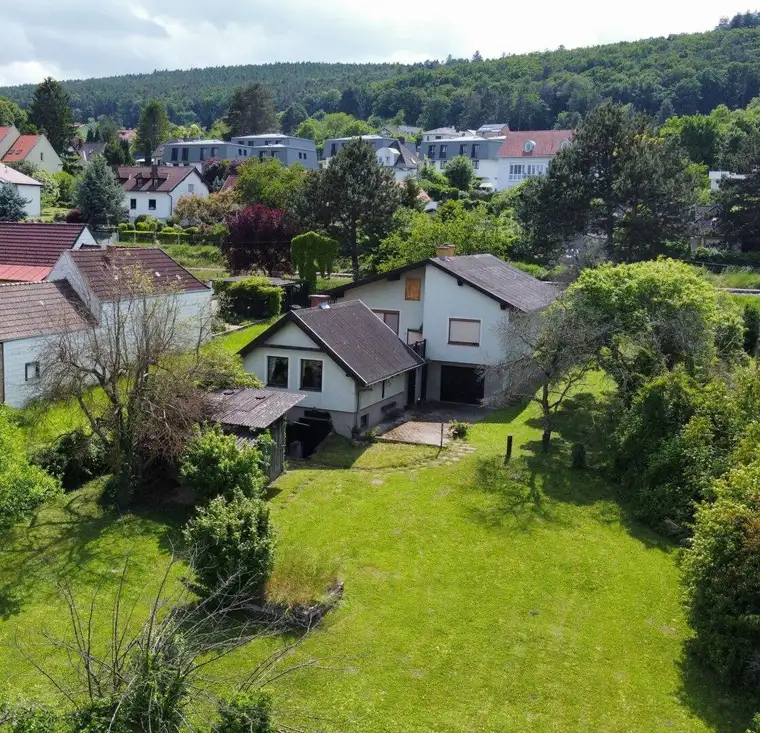 Wohnhaus mit ca. 3.000 m² großem Grundstück und Obstgarten zu verkaufen