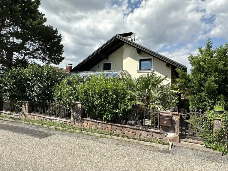 gepflegtes Einfamilienhaus mit traumhaftem Wintergarten zu verkaufen