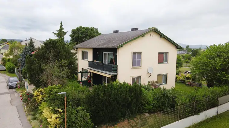 Großzügiges 1–2-Familienhaus mit vielseitig nutzbarem Nebengebäude - Viel Platz für Familie &amp; Beruf