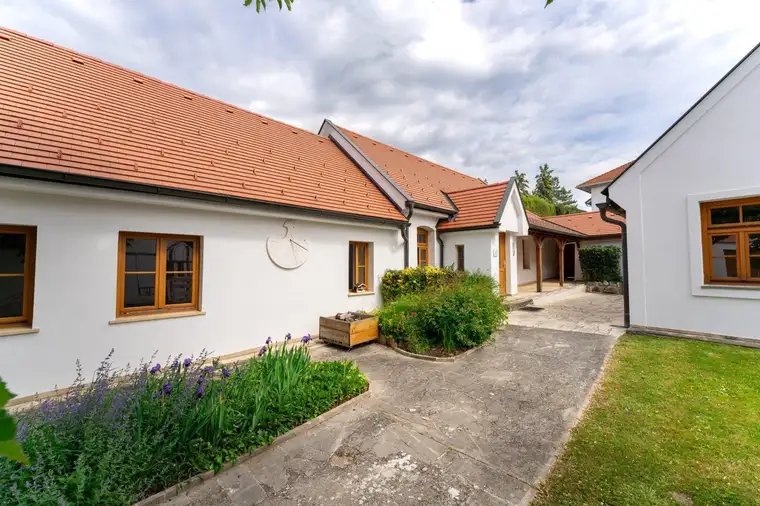TRAUSDORF Exklusiver Streckhof mit Yogahaus – Wohnoase &amp; Arbeitsraum mit Stil in Trausdorf an der Wulka