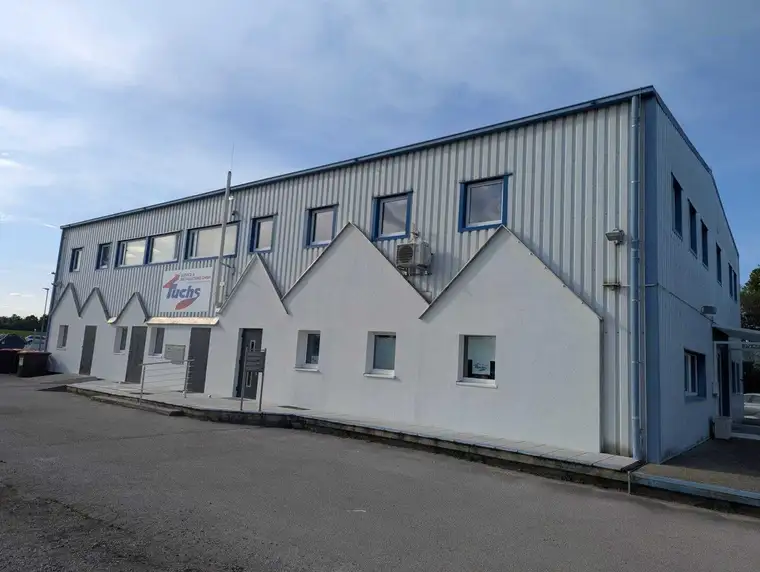 Erstbezug - Hochwertig renoviertes, klimatisiertes Büro mit Parkplätzen im Gewerbepark Pöttelsdorf