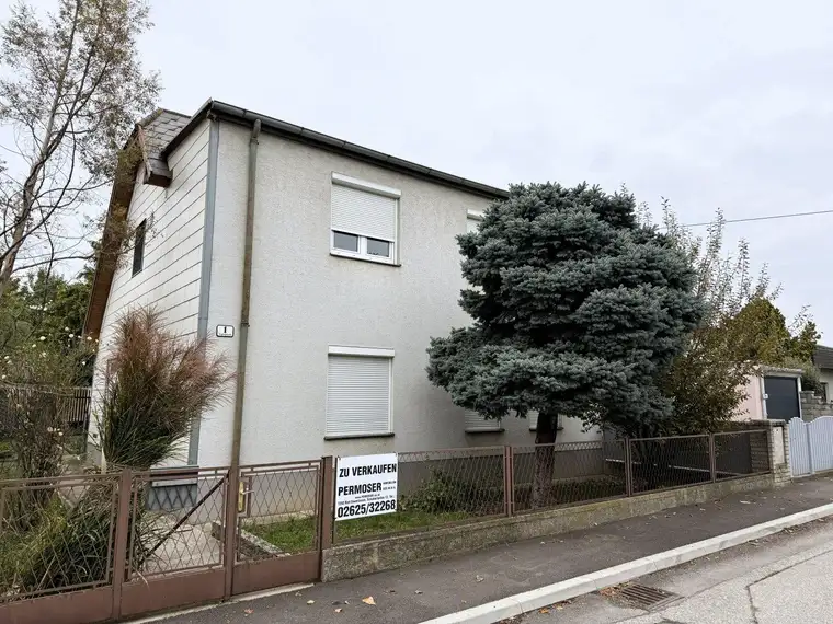 teilsaniertes Wohnhaus mit 2 Wohneinheiten in attraktiver Lage und hervorragender Infrastruktur