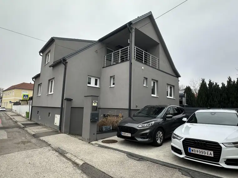 renoviertes Wohnhaus mit kleinem Garten zu verkaufen