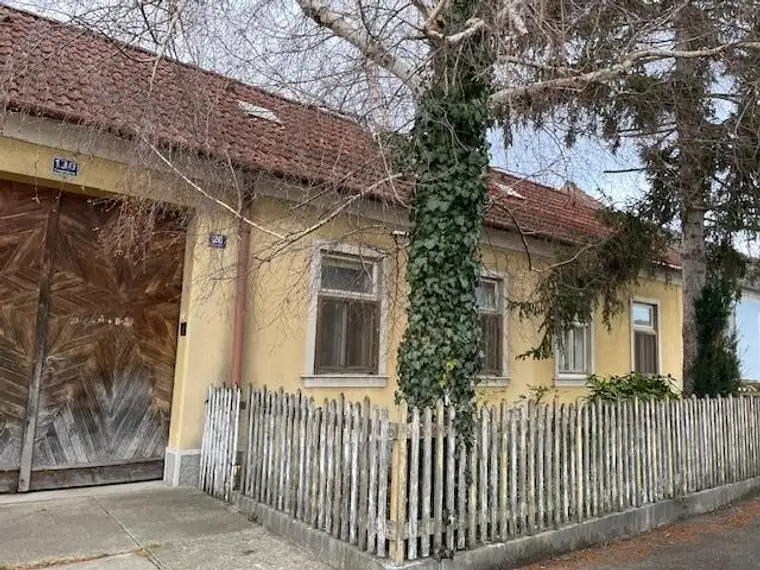 Sanierungsbedürftiges Landhaus