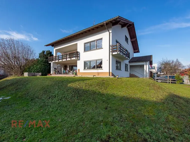 Zweiparteienhaus in Lauteracher Toplage mit fast 1.000m² Grundstück
