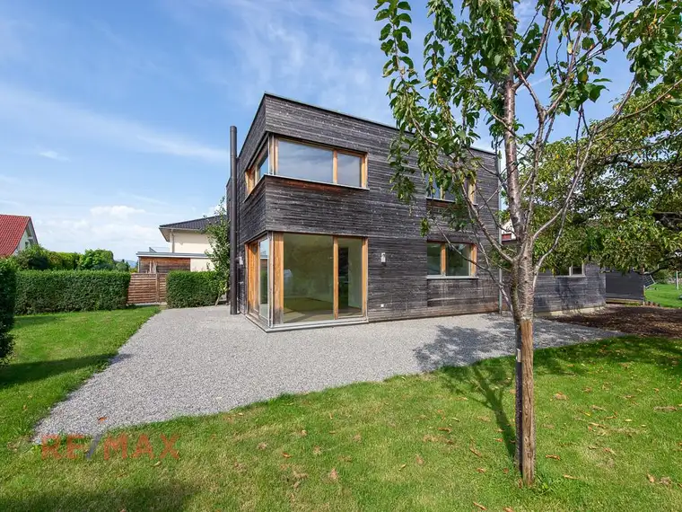 Einfamilienhaus mit großzügigem Garten in beliebter Ruhegegend