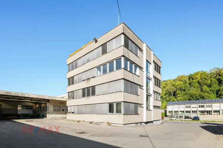 Top-Lage für Logistik: Büro &amp; Lager der EXTRAKLASSE