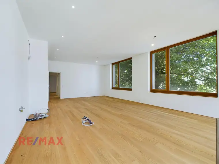 Neubau -3 Zi-Wohnung mit Loggia in Toplage