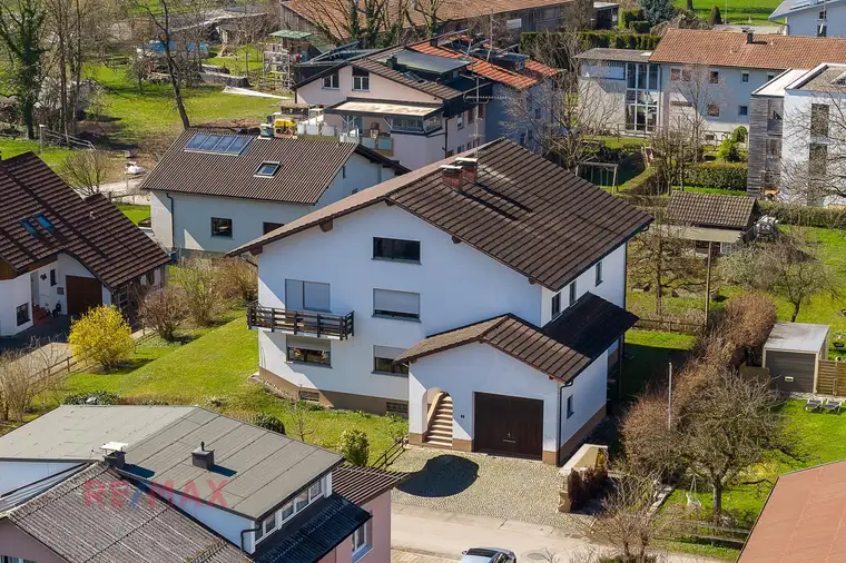 Zweiparteienhaus in Lauteracher Toplage mit fast 1.000m² Grundstück