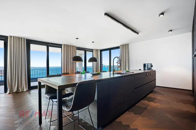 Fantastisches Panorama trifft Design: Luxuriöser Hauptwohnsitz