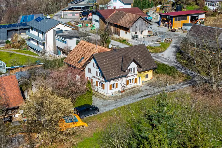 Einfamilienhaus in Ruhelage mit Potenzial: Sanierungsobjekt in Hohenems-Reute