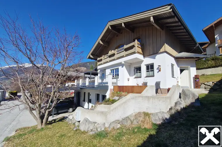 Wohnhaus mit wunderschöner Aussicht am Sonnenhang