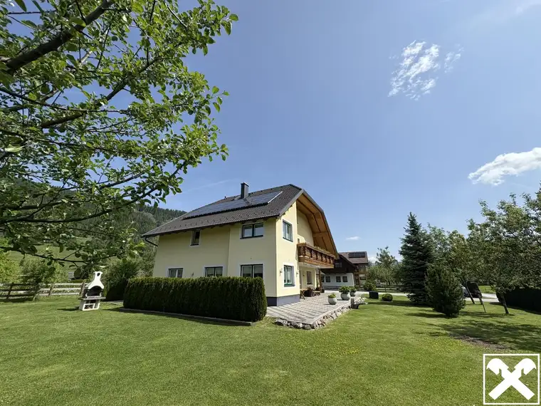 Zweifamilienhaus - Wohnglück im Grünen
