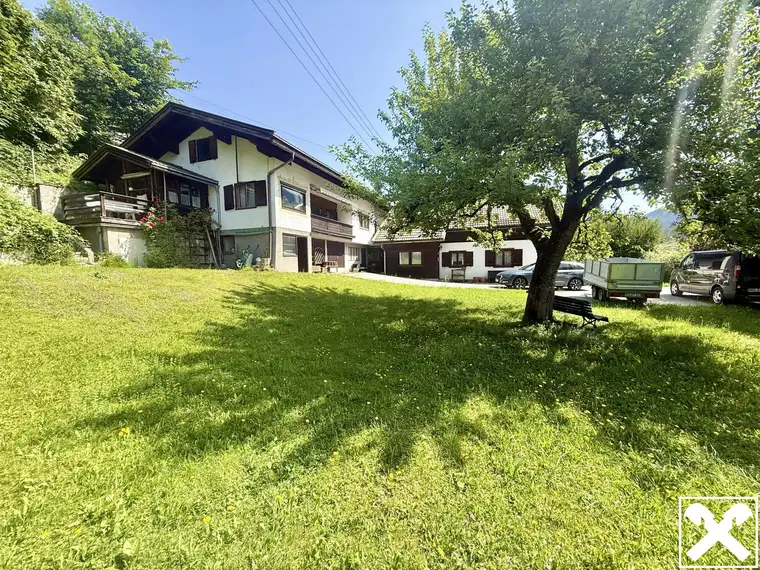 Großzügiges, sonniges Grundstück mit Altbestand