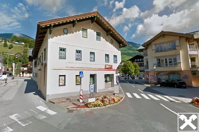 Mehrparteienhaus mit Geschäftsfläche