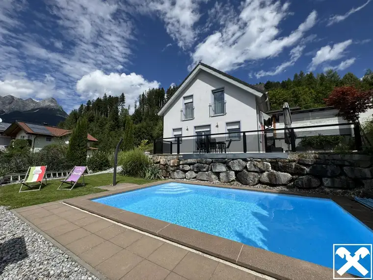 Wohnhaus mit Bergblick