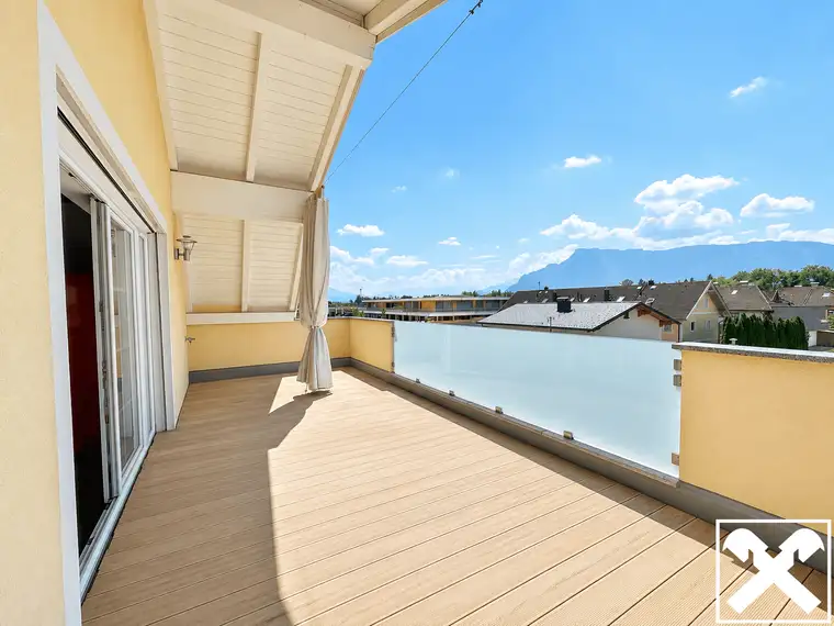 Eleganz trifft Weitblick - Moderne Wohnung mit großer Terrasse