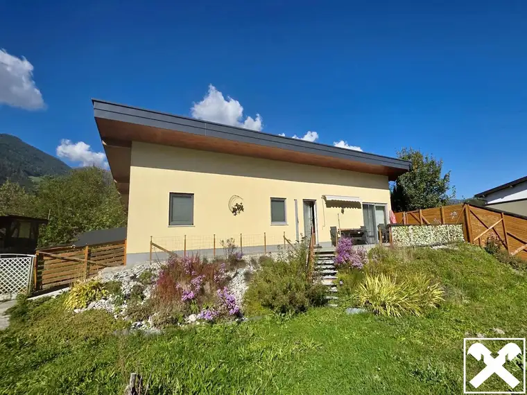 Bungalow mit Sonnenterrasse und großem Garten